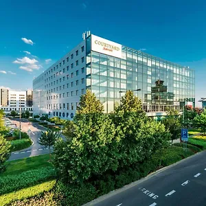 Courtyard By Marriott Airport 4* Prague